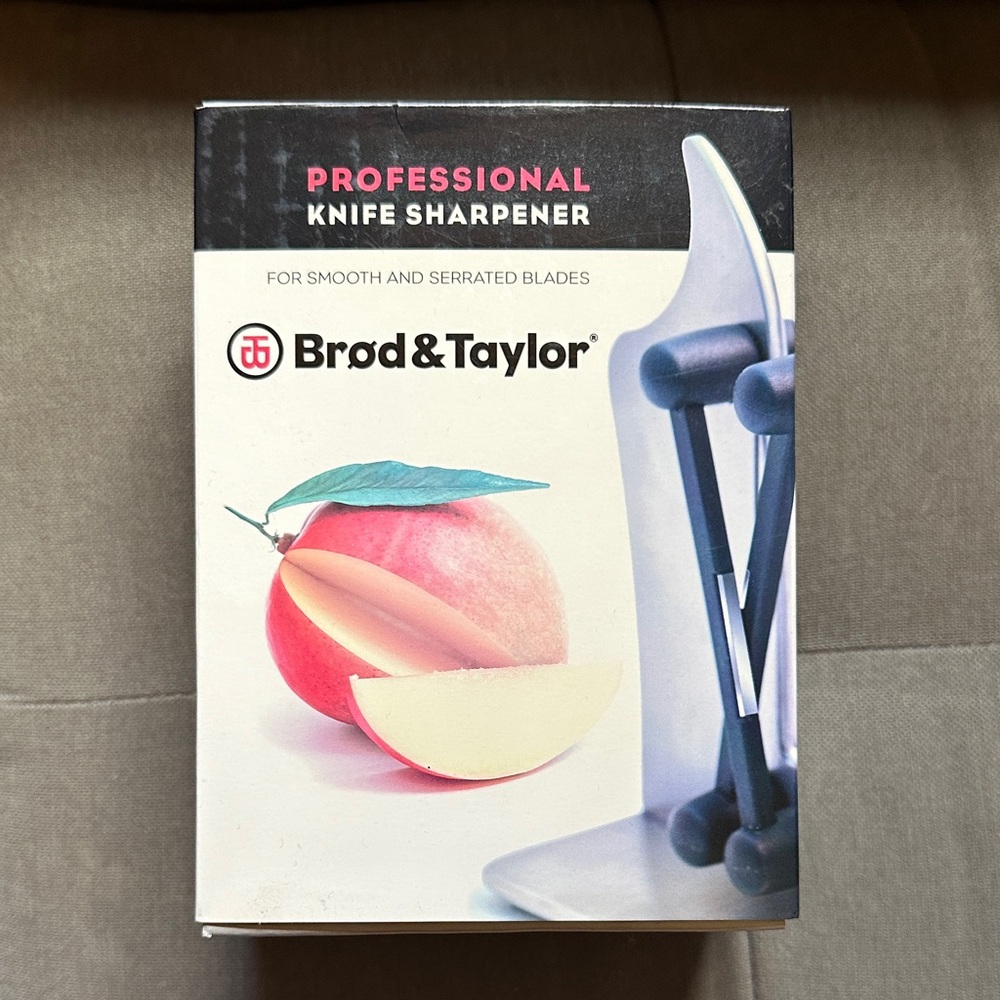 Professional Knife Sharpener - Black